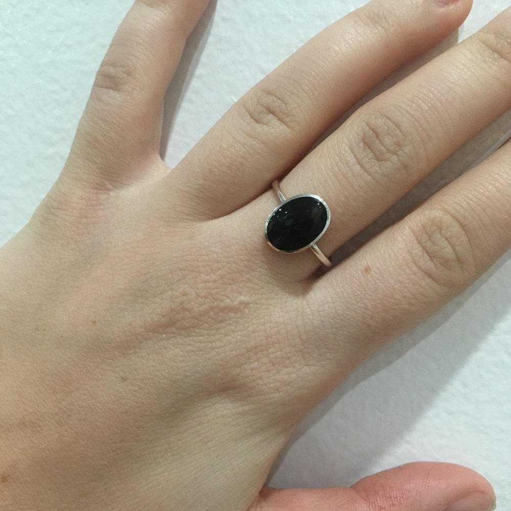 Flat onyx ring